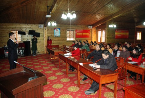 鑫山公司党委举行2011年度困难员工帮扶大会